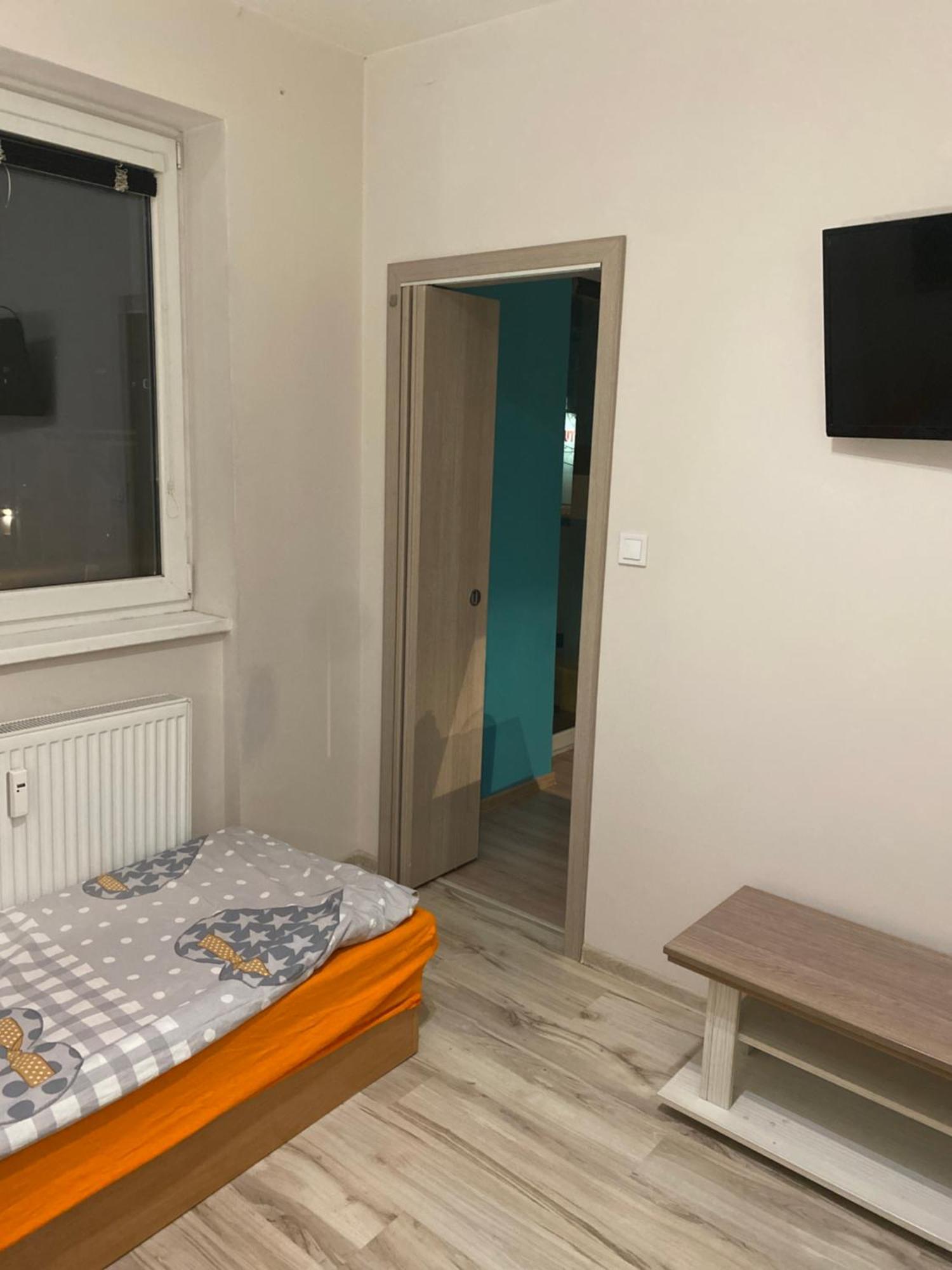Vlastna Izba 5min Od Letiska Homestay szállás